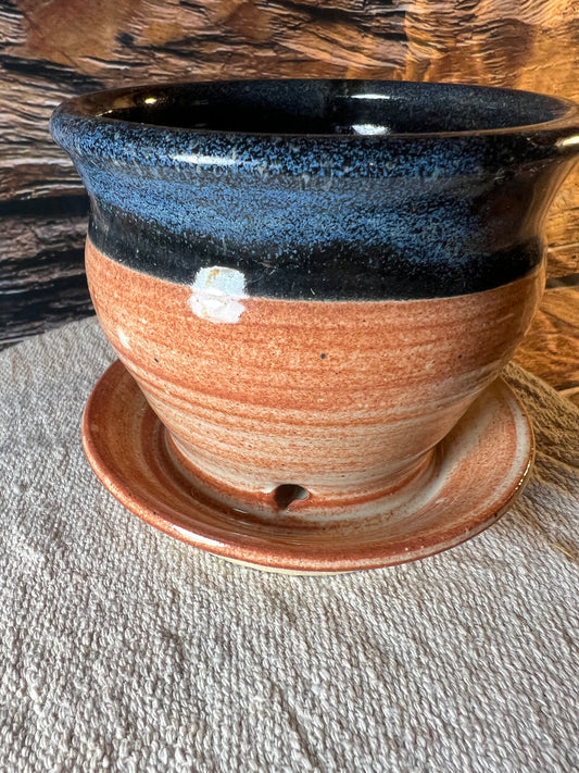 Plantet Pot with Attached Tray